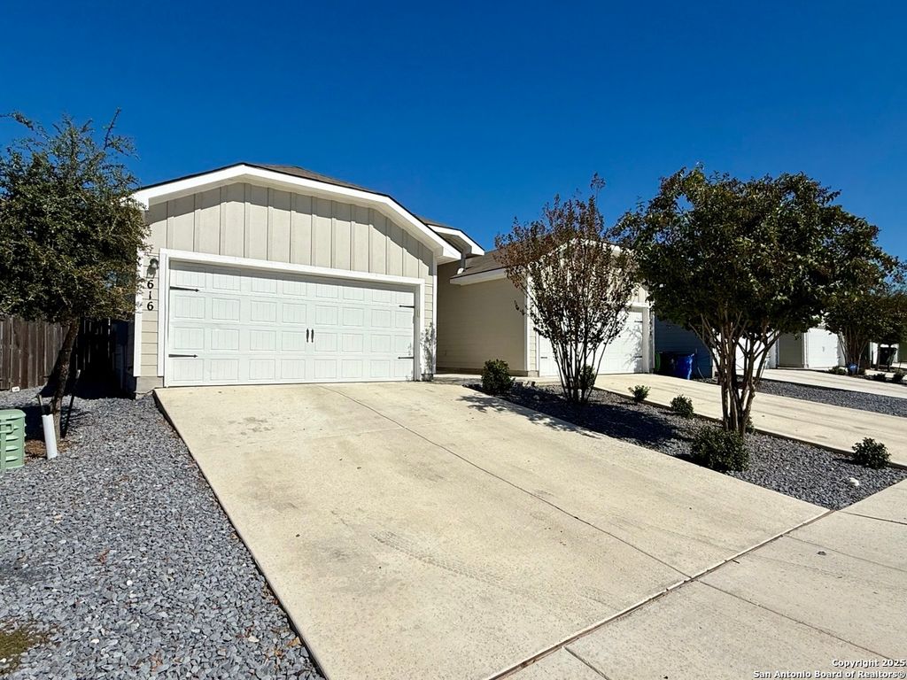 Photo of 616/618 Heathers Way, Seguin, TX 78155 (MLS # 1920369)