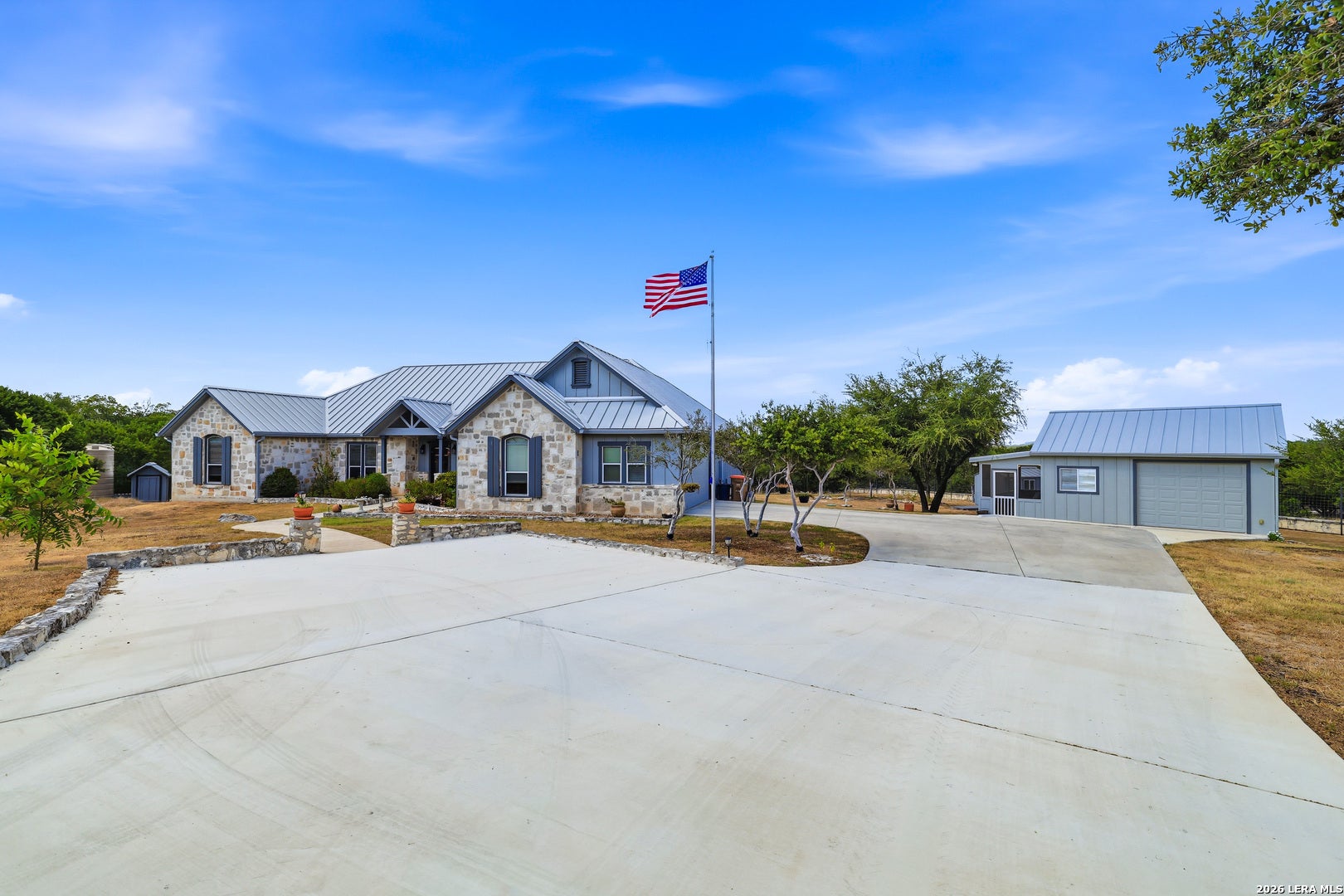 317 WHITE OAK TRL