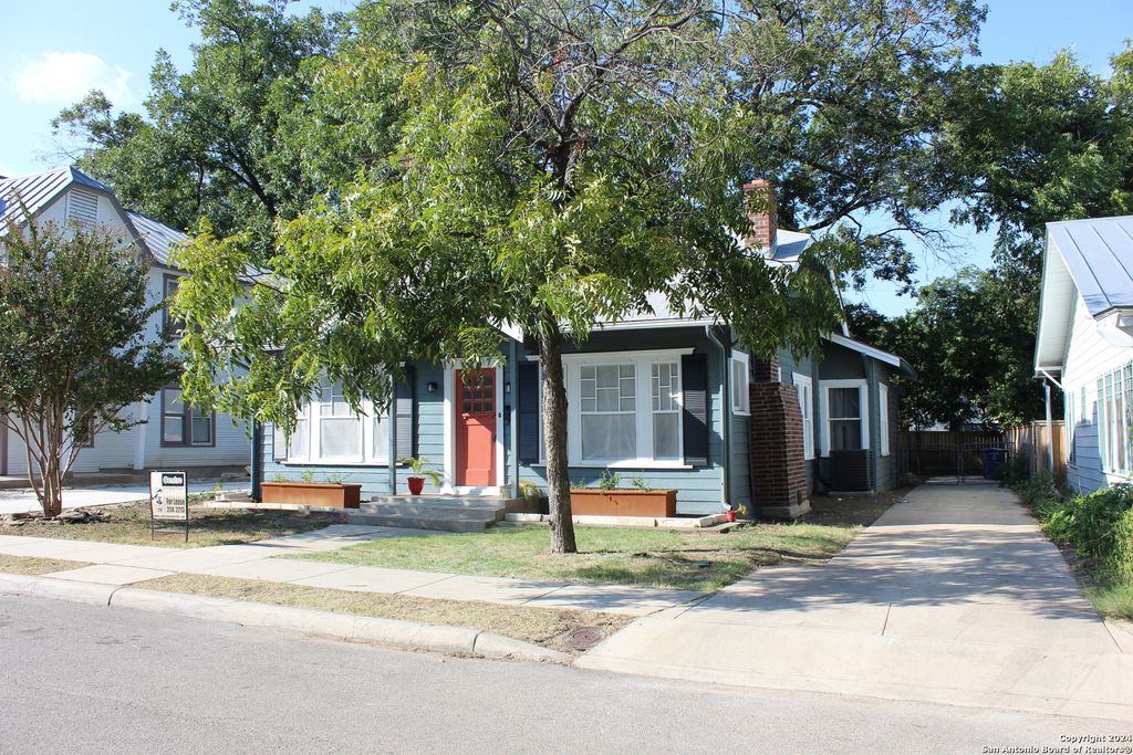 Photo of 109 Magnolia Drive, San Antonio, TX 78212 (MLS # 1926479)