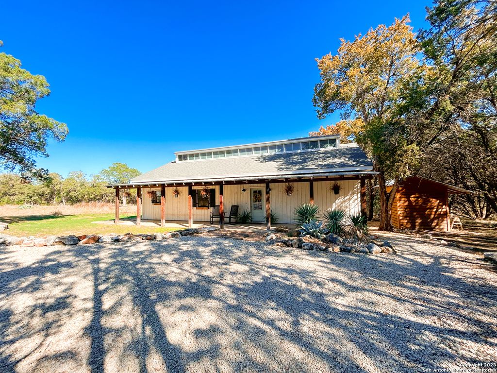 Photo of 2347 Rock Grove, New Braunfels, TX 78132 (MLS # 1919825)