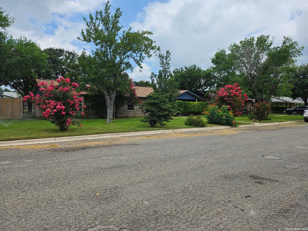 Photo of 429 MOONWIND DR, Uvalde, TX 78801 (MLS # 1994222)