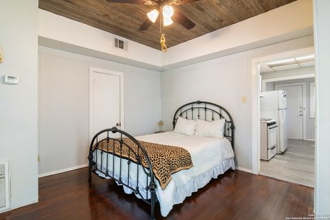 814 W magnolia San Antonio TX 78212