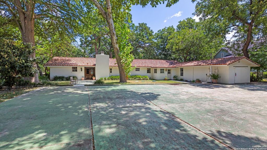 Photo of 2323 Terminal Loop, McQueeney, TX 78123 (MLS # 1959084)