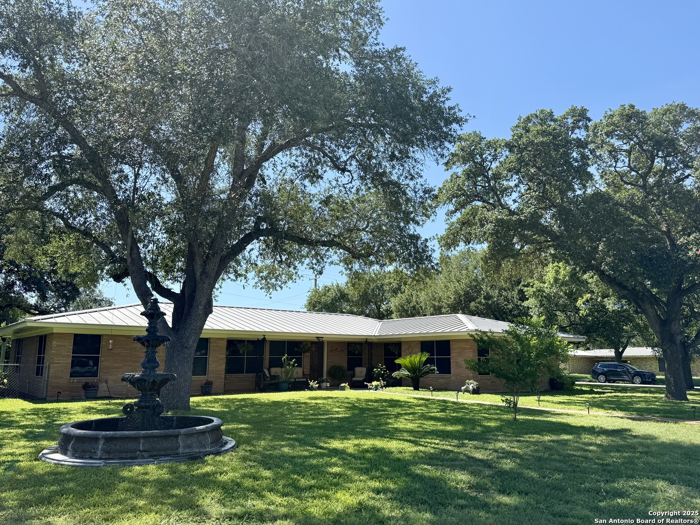 803 Leland
