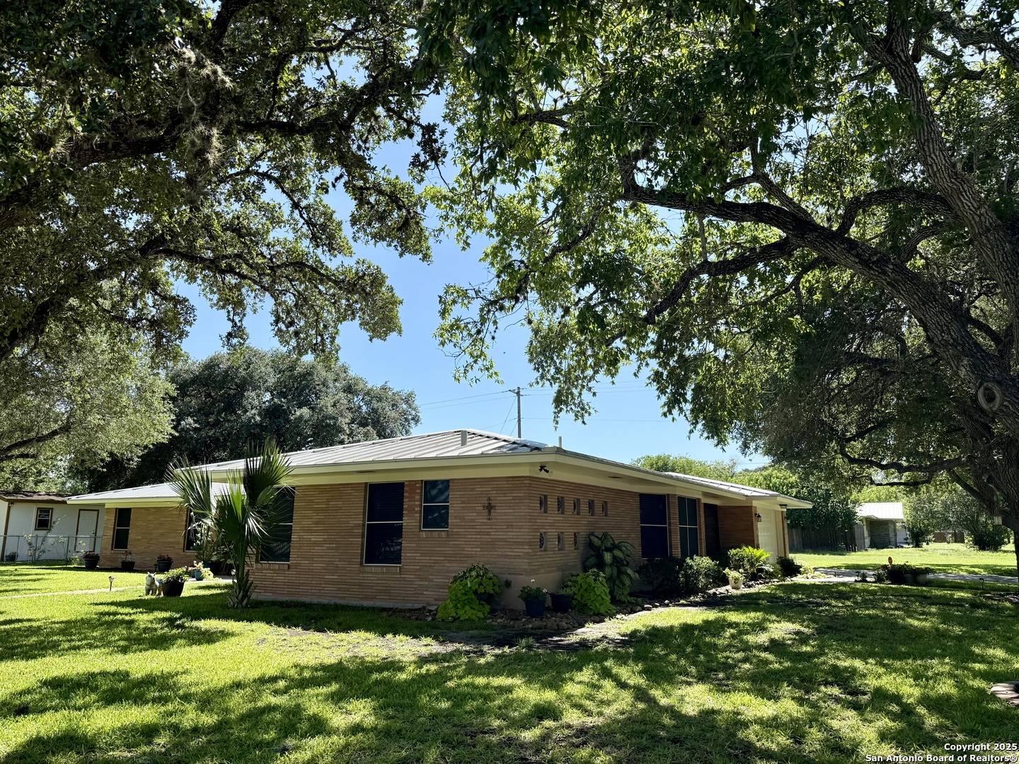803 Leland