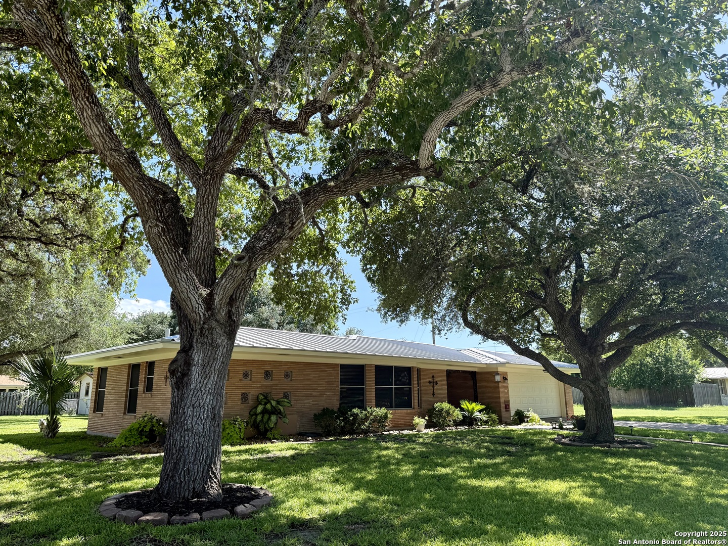 803 Leland