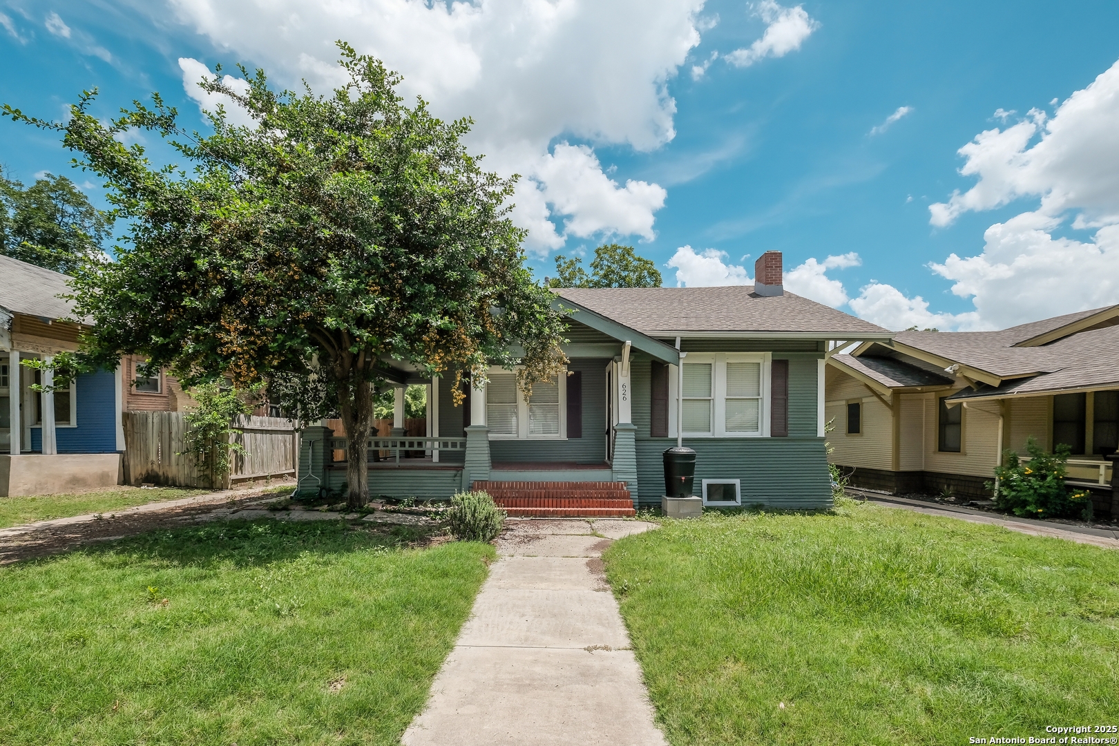 626 W Summit
