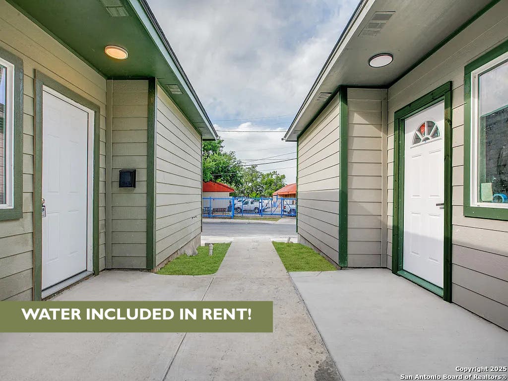 Photo of 2910 S Laredo 2 #2, San Antonio, TX 78207 (MLS # 1991977)