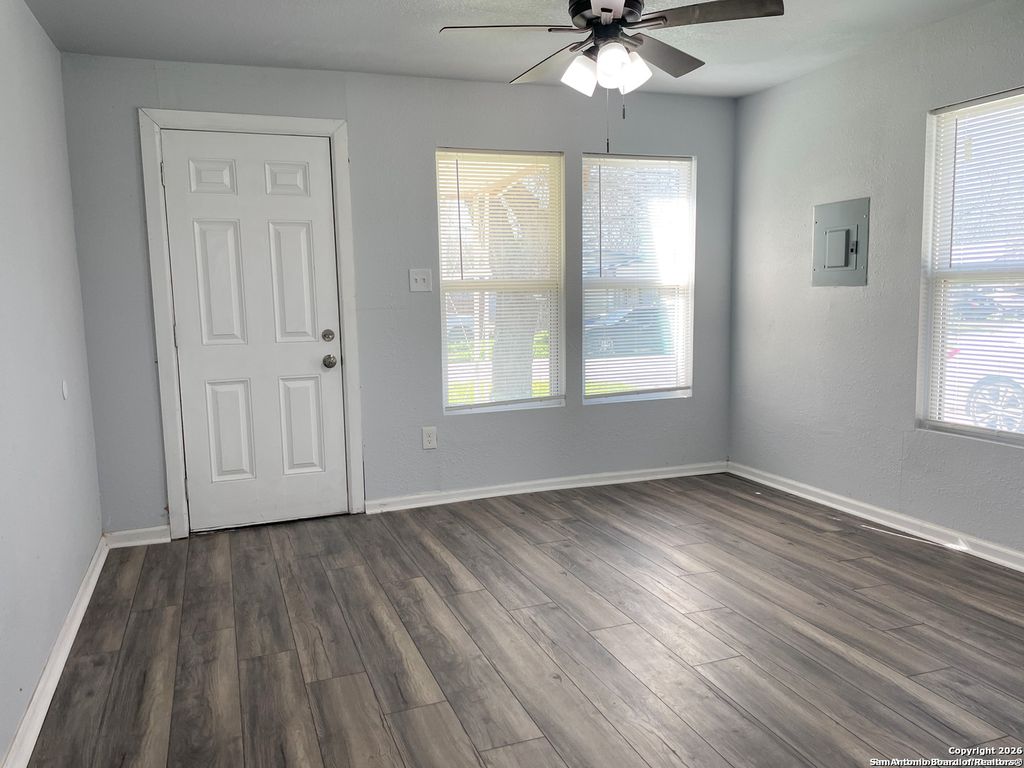 Photo of 510 Avenue C, Seguin, TX 78155 (MLS # 1933077)