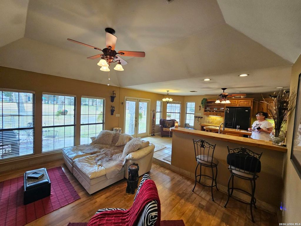 Photo of 433 Las Brisas, Seguin, TX 78155 (MLS # 1940472)