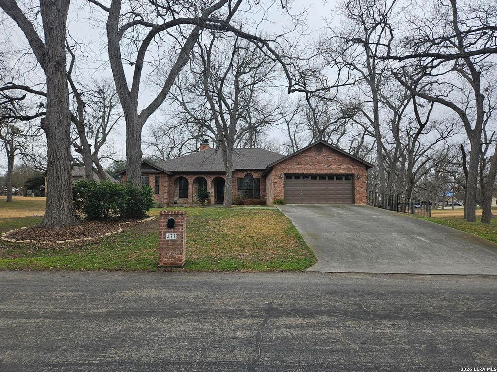 Photo of 433 Las Brisas, Seguin, TX 78155 (MLS # 1940472)