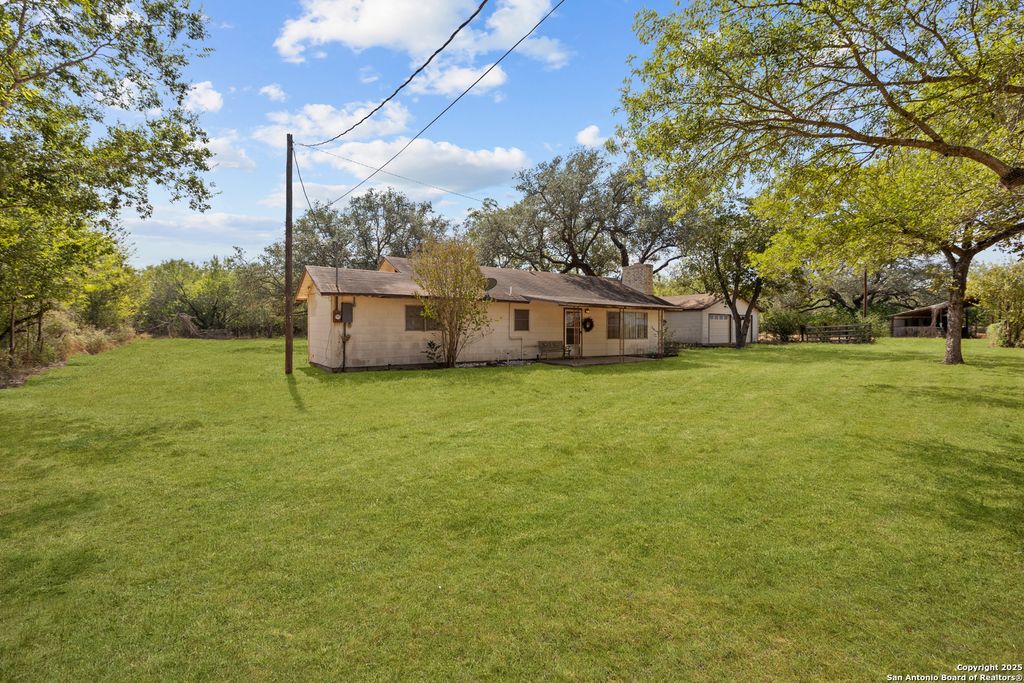 Photo of 663 County Road 664, Devine, TX 78016 (MLS # 1920790)