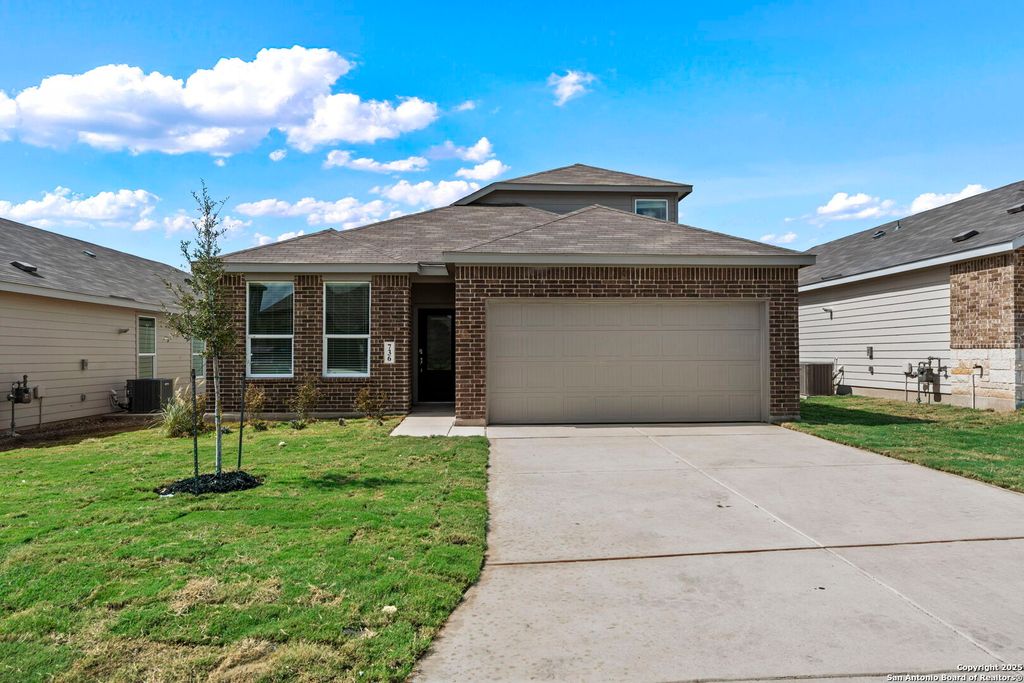 Photo of 736 Horsetail Ln, New Braunfels, TX 78132 (MLS # 1919701)