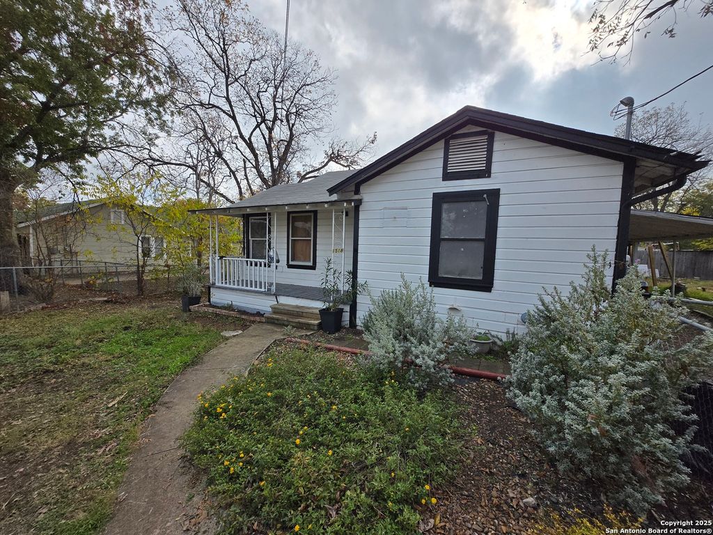 Photo of 1518 Waverly, San Antonio, TX 78201 (MLS # 1928997)