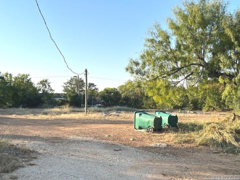 A home in Jourdanton