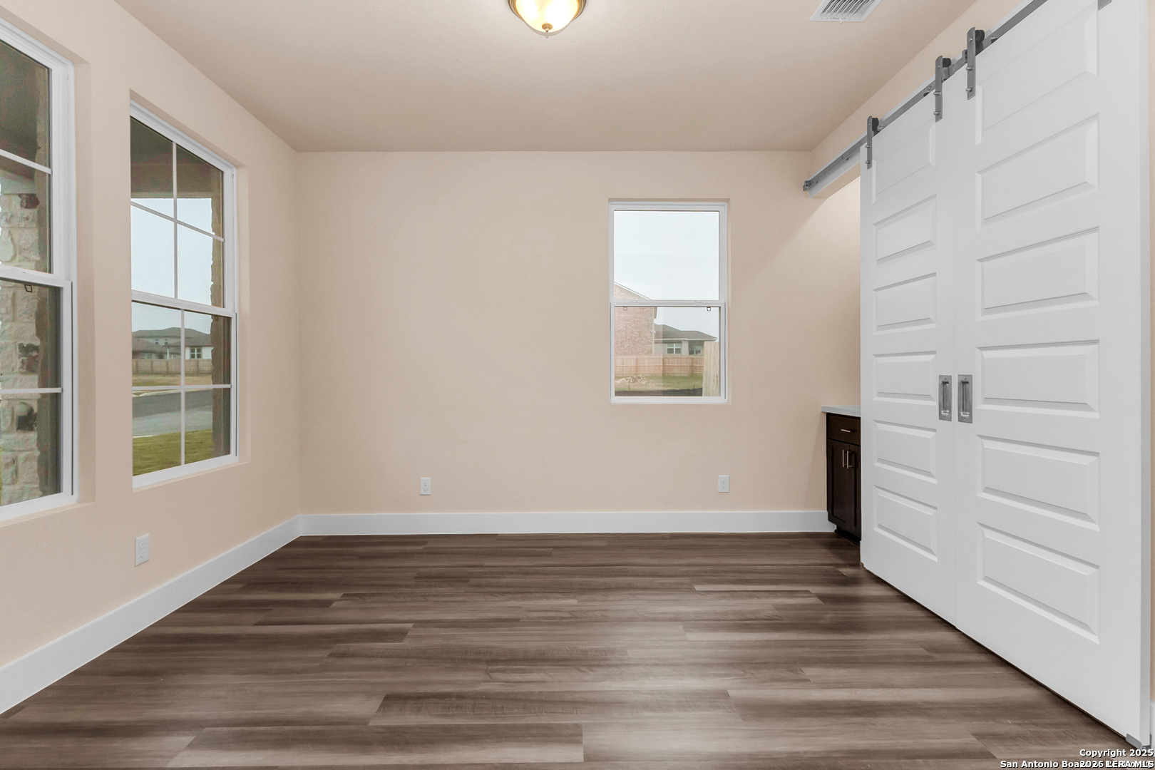 Search 7230 Walkers Loop