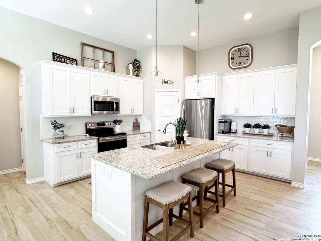 Photo of 1683 Vista View, Pleasanton, TX 78064 (MLS # 1877547)