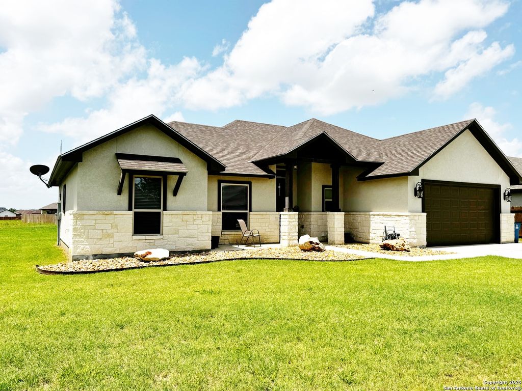 Photo of 1683 Vista View, Pleasanton, TX 78064 (MLS # 1877547)