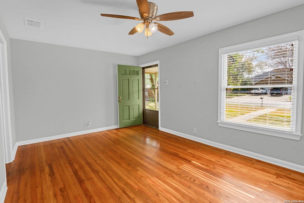 Photo of 960 E Mountain, Seguin, TX 78155 (MLS # 1943089)