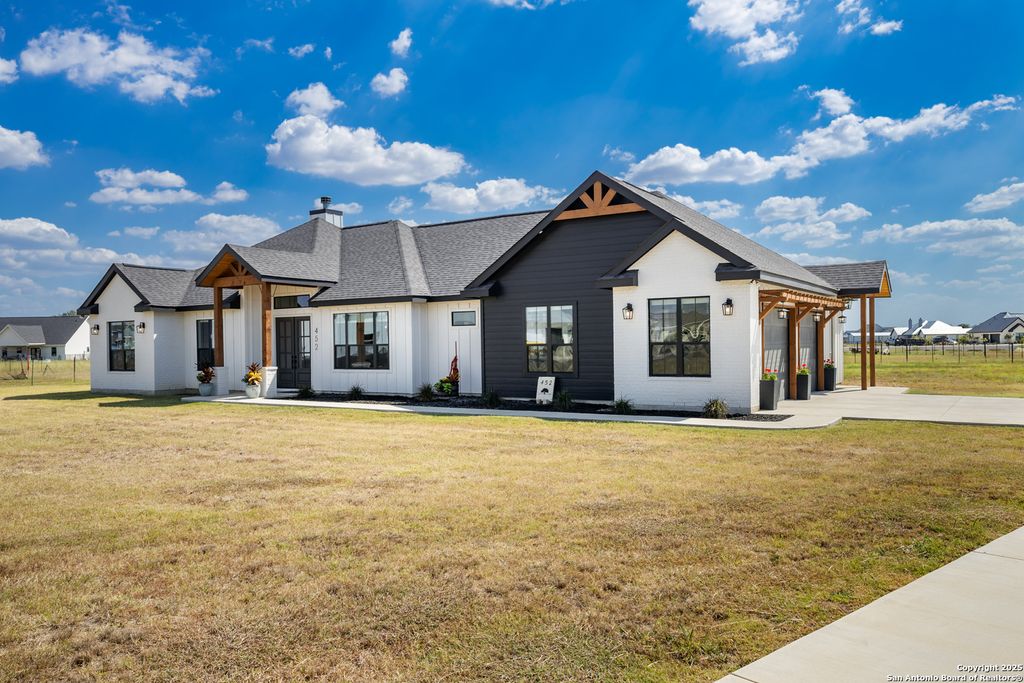 Photo of 452 Farmstead, Seguin, TX 78155 (MLS # 1913256)