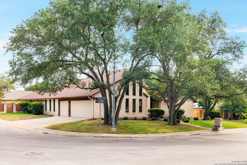 Photo of 6326 Mallard Point, Windcrest, TX 78239 (MLS # 1890349)