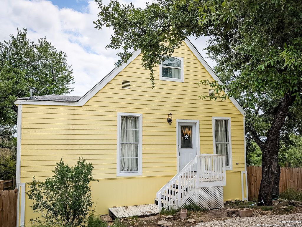 Photo of 127 Forest Mist, Canyon Lake, TX 78133 (MLS # 1878453)