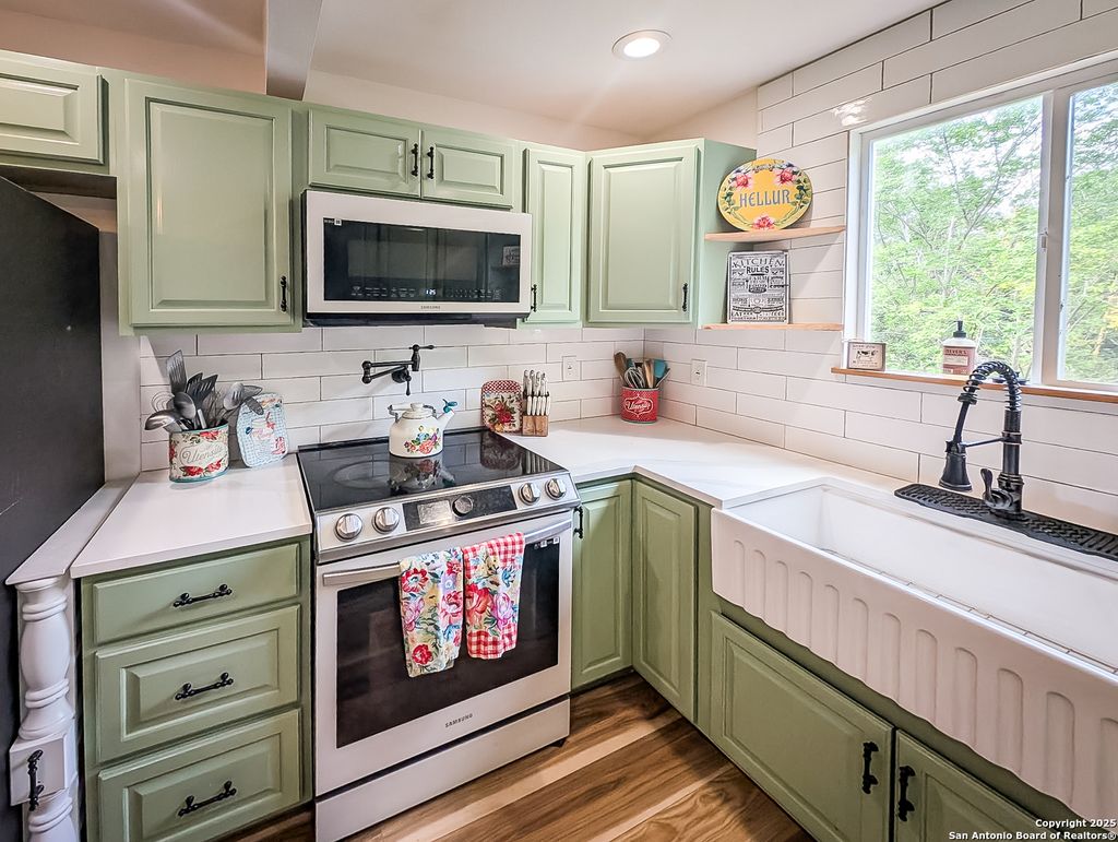 Photo of 127 Forest Mist, Canyon Lake, TX 78133 (MLS # 1878453)