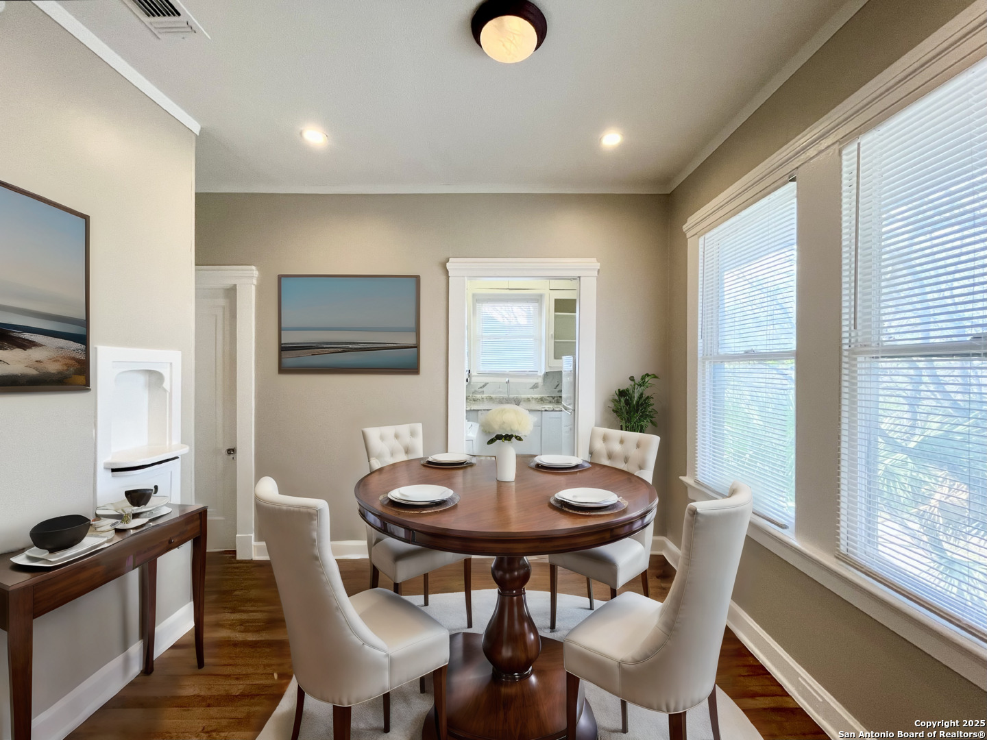 411 E Courtland Pl 3