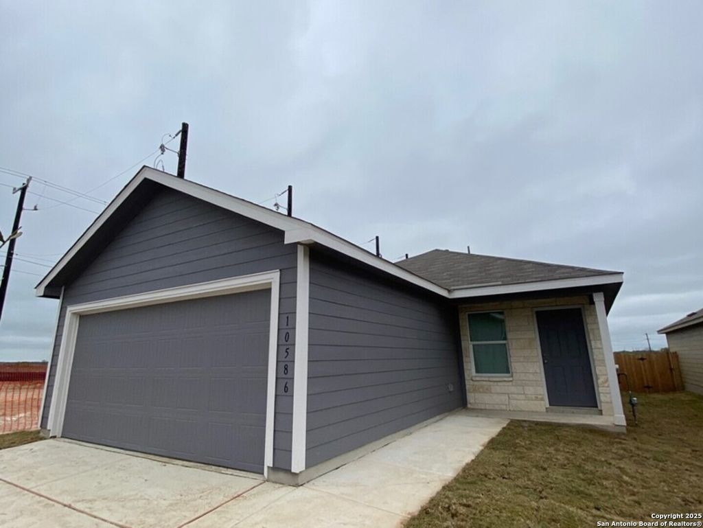 Photo of 10586 torroja, Converse, TX 78109 (MLS # 1930386)