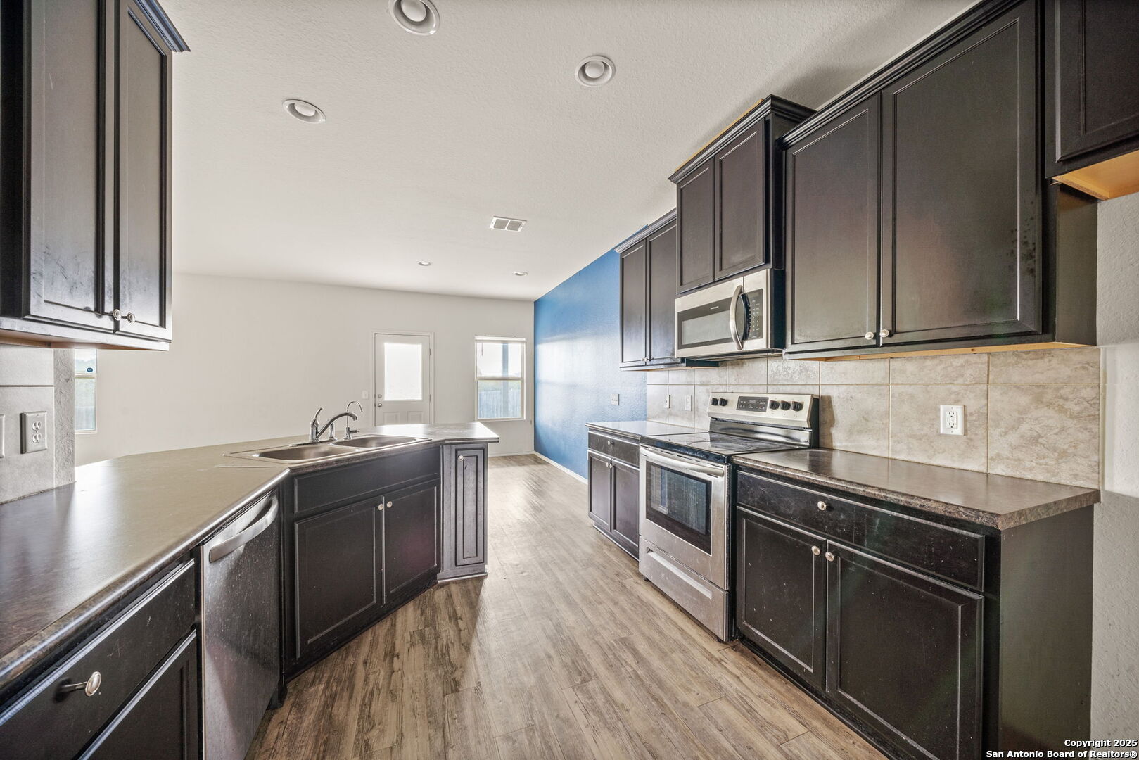 3702 Manoway Bay