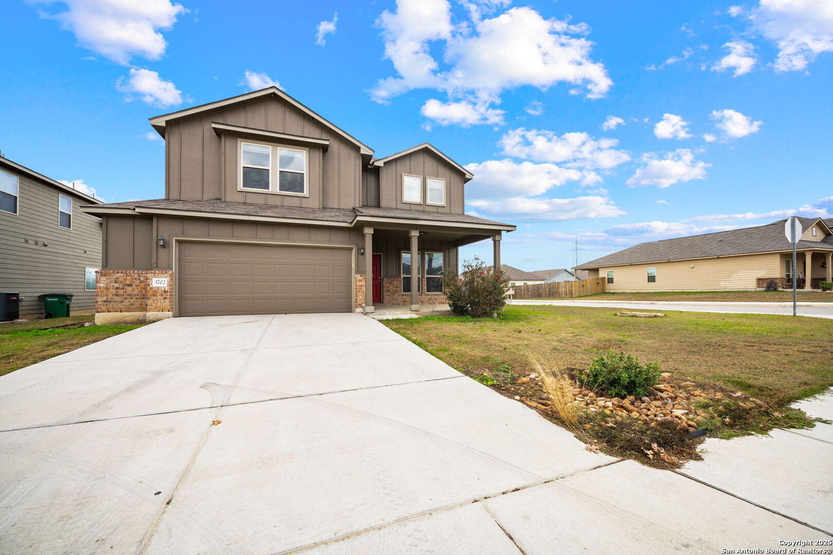 3702 Manoway Bay