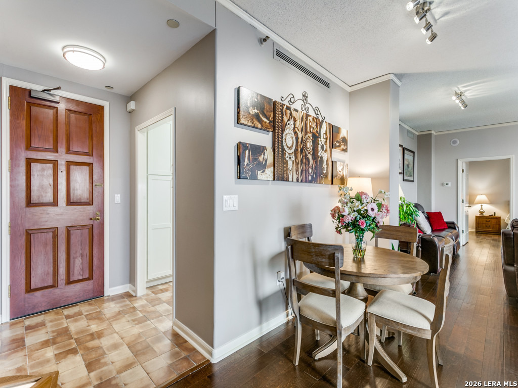 1 Towers Park 1617/1618