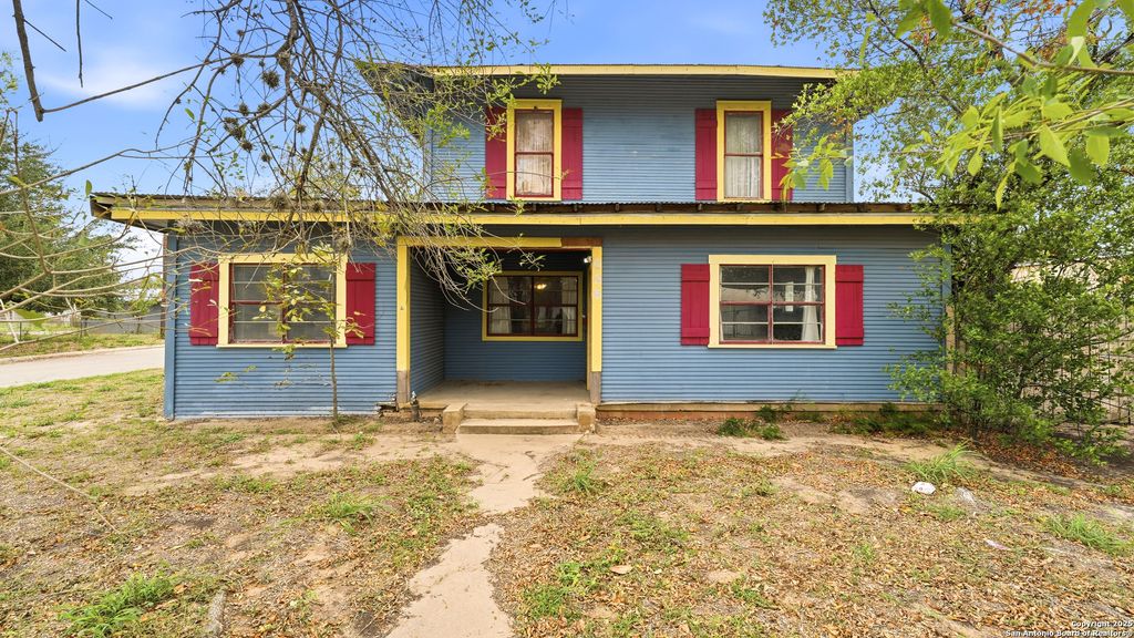Photo of 536 Commerce St, Pleasanton, TX 78064 (MLS # 1926617)