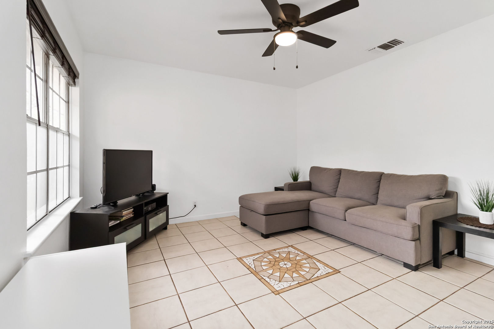 4511 Avenida Prima