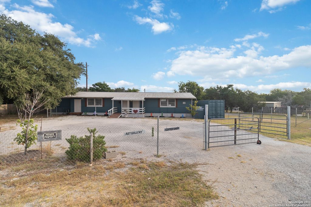 Photo of 141 Wildwood Ln, Canyon Lake, TX 78133 (MLS # 1893238)