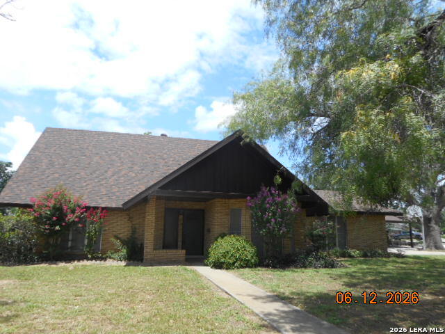 Photo 1 of 16 — 412 Chaparral Dr., Pleasanton, TX 78064
