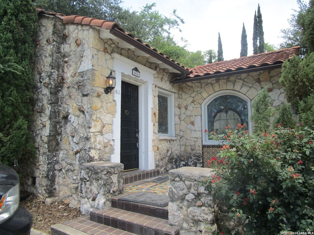 Photo of 411 W Elsmere Pl, San Antonio, TX 78212 (MLS # 1958281)