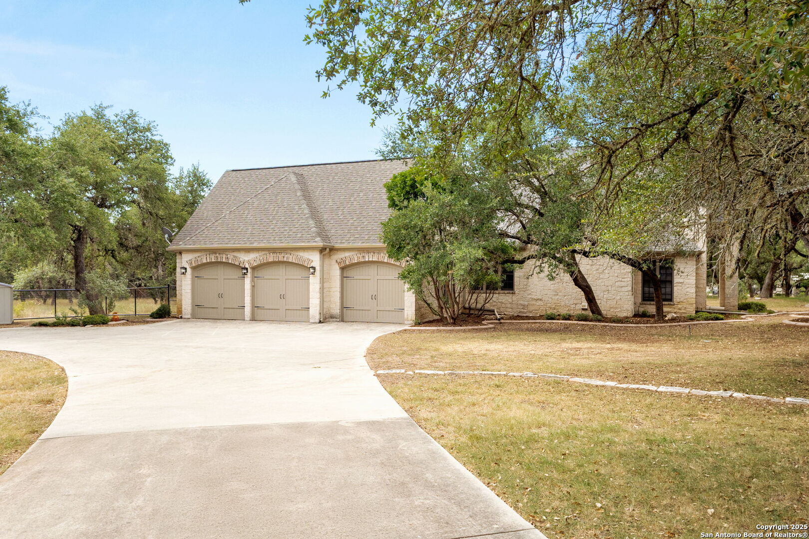 25960 Bent Bluff
