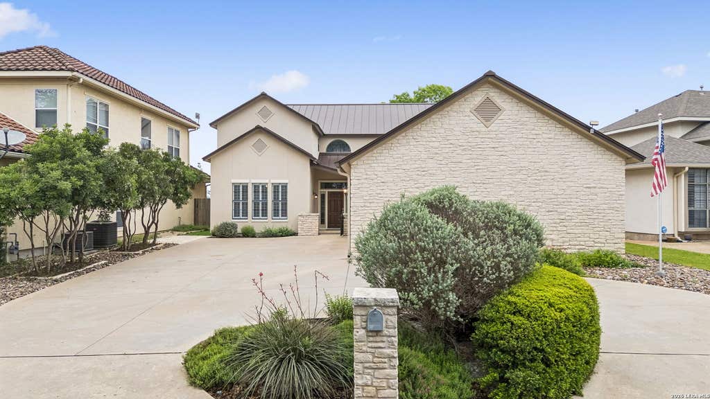 Photo of 514 Oakland Hills Ln, Kerrville, TX 78028 (MLS # 1964019)