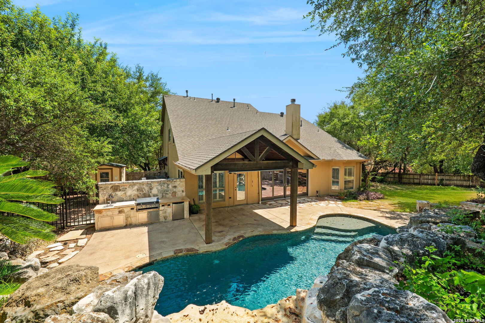 8255 Colonial Woods
