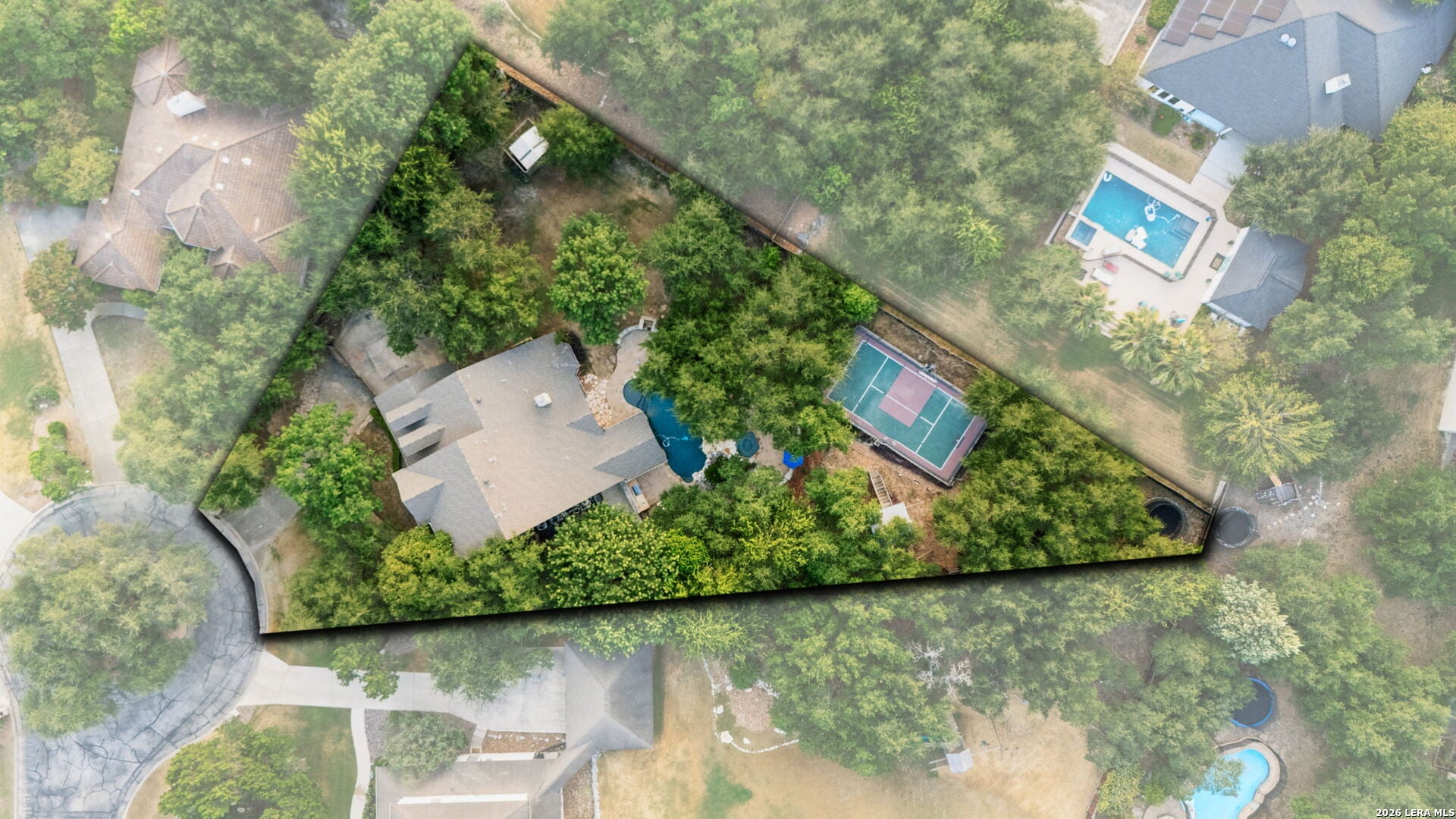 8255 Colonial Woods
