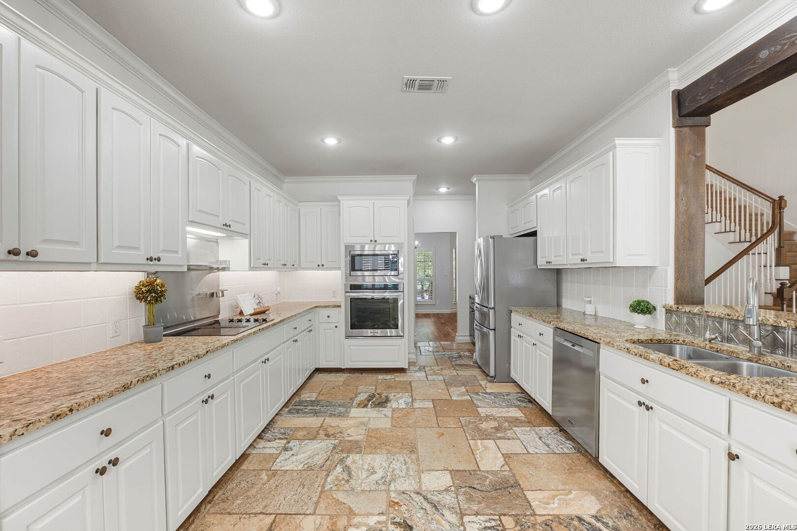8255 Colonial Woods