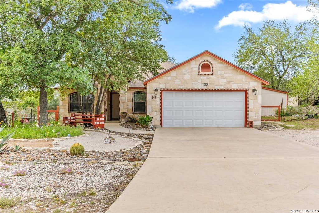 Photo of 95 Nine Patch, Poteet, TX 78065 (MLS # 1961047)