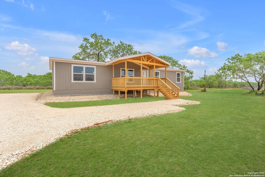 Photo of 5759 County Road 422, Pleasanton, TX 78064 (MLS # 1916431)