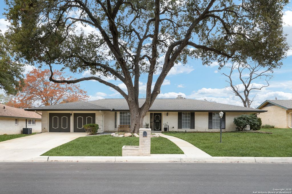 Photo of 621 SUNHAVEN DR, Windcrest, TX 78239 (MLS # 1914260)