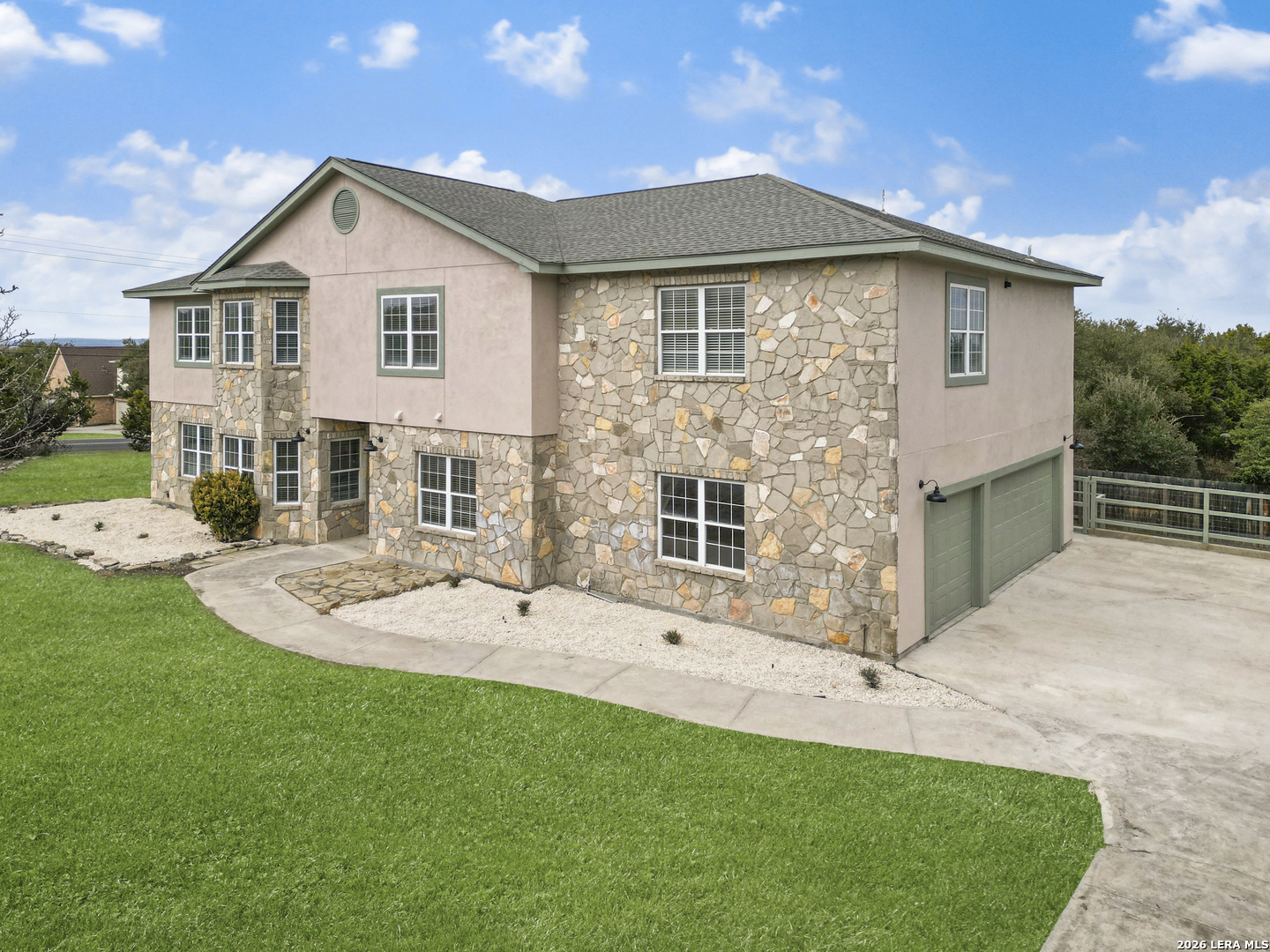 403 E VISTA RDG