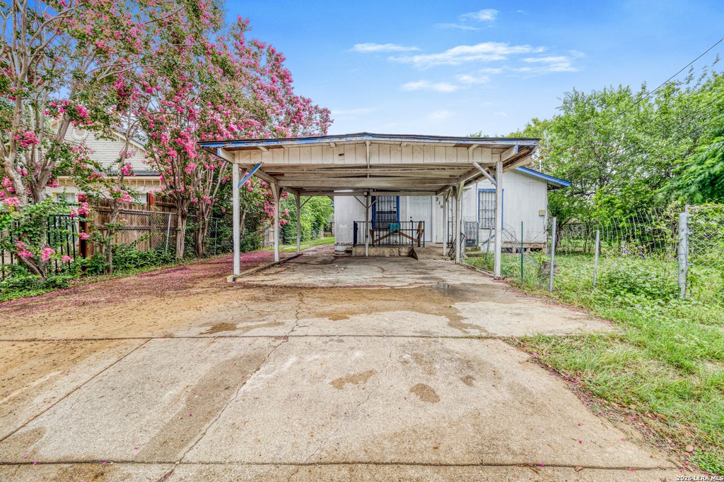 Photo of 210 TEDDER ST, San Antonio, TX 78211 (MLS # 1994441)