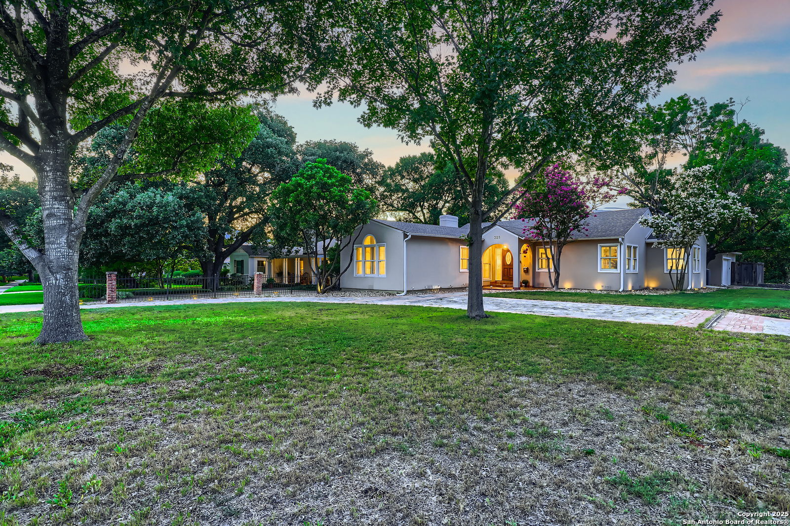 325 Canterbury Hill