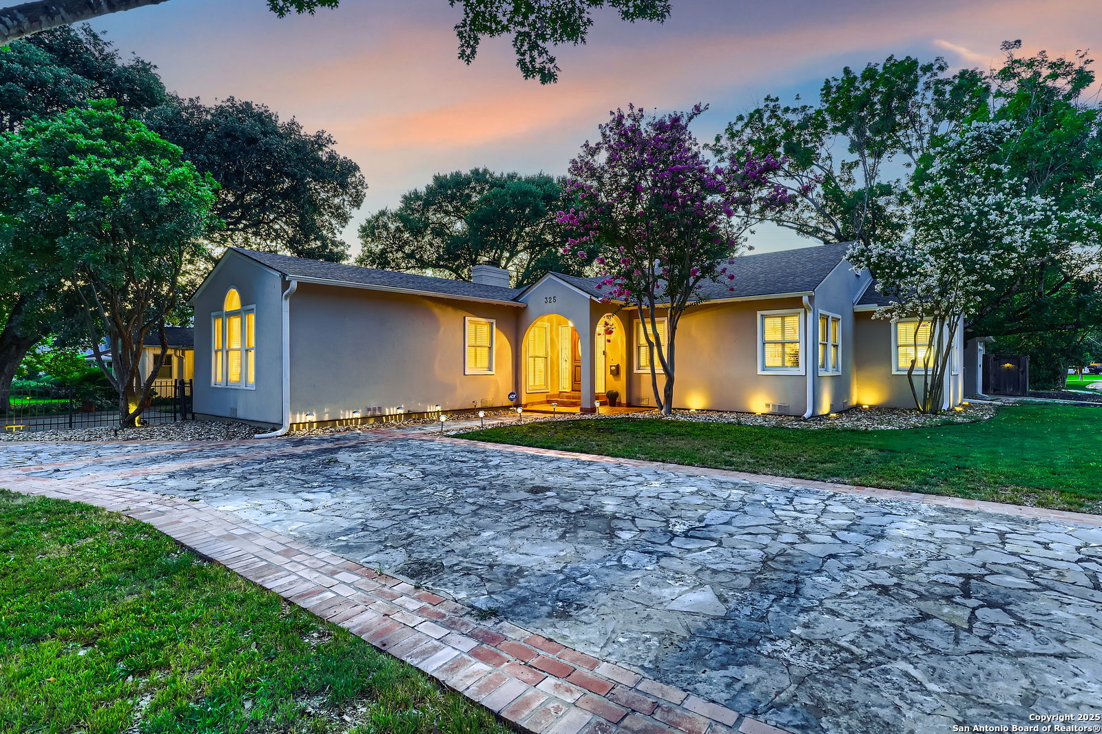 325 Canterbury Hill