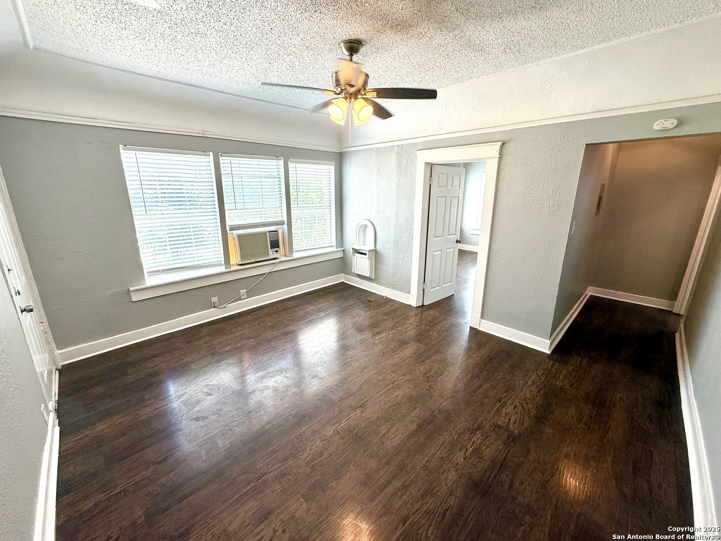 1409 W WOODLAWN AVENUE 1